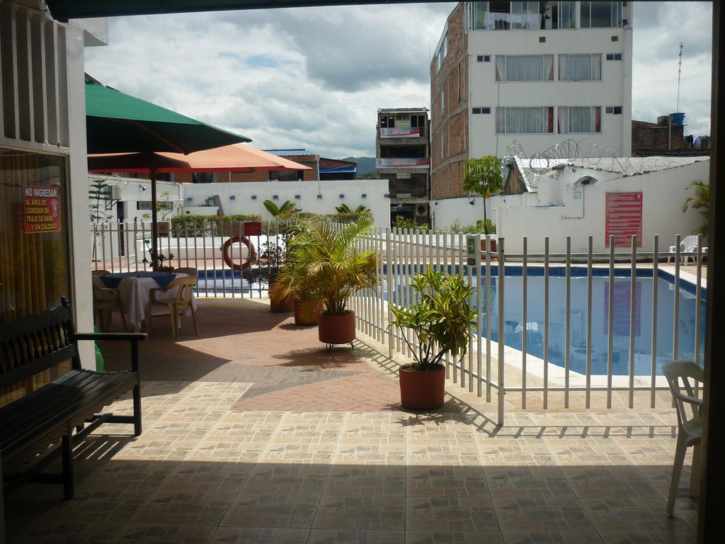 Hotel Calamo Plaza Pitalito Esterno foto